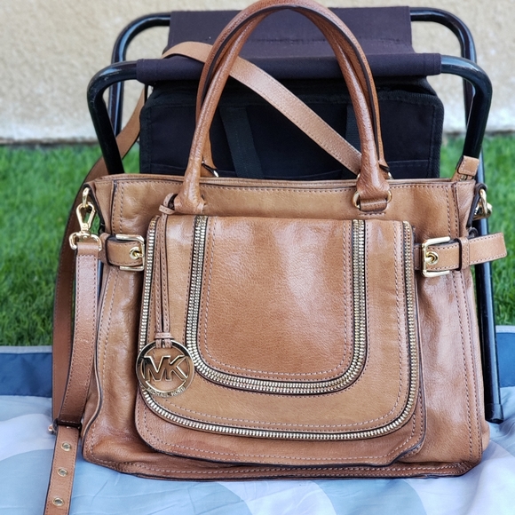 Michael Kors Crossbody Medium - Picture 1 of 8